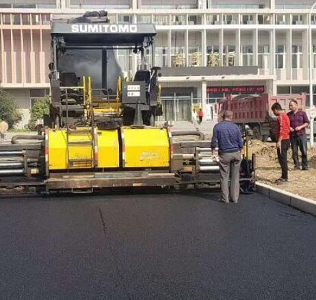郑州轻工业大学沥青路面摊铺