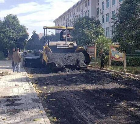 河南牧业经济学院沥青道路施工