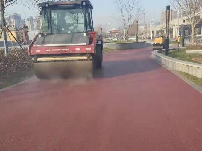 简述彩色防滑路面粘接剂三大体系之间的差别