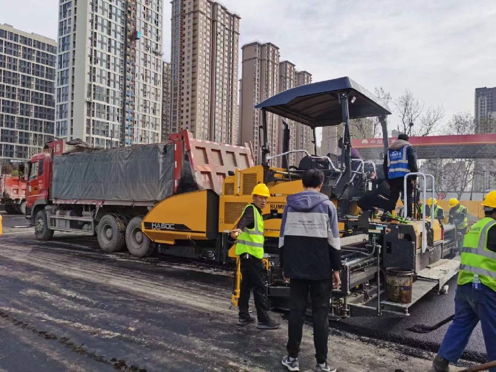 郑州沥青冷补料道路修补的注意事项