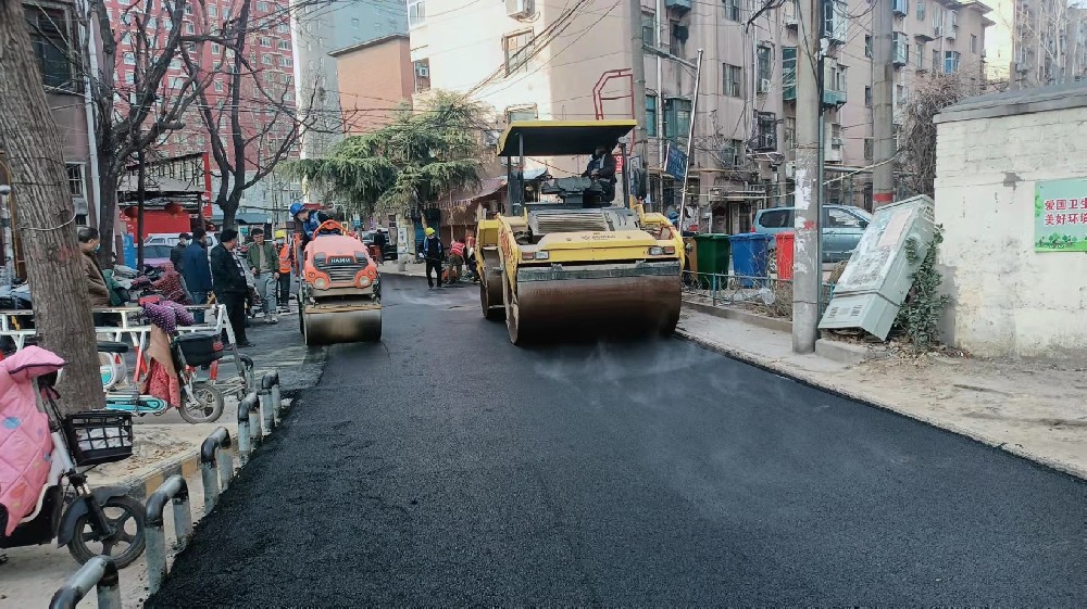 郑州西工房社区沥青摊铺