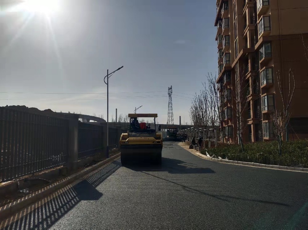 郑州绿地城沥青摊铺
