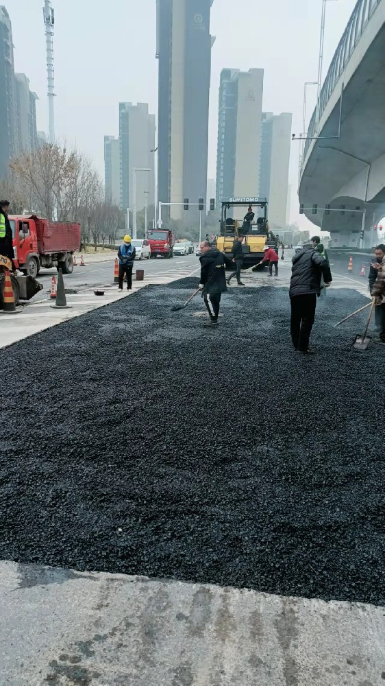 郑州中水北三环明理路沥青摊铺