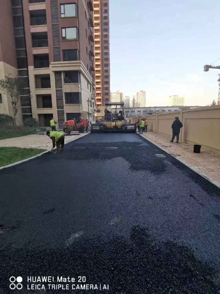 新乡路常见破损的修理