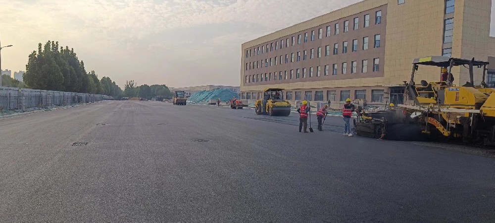 新乡沥青路面和水泥路面的优缺点