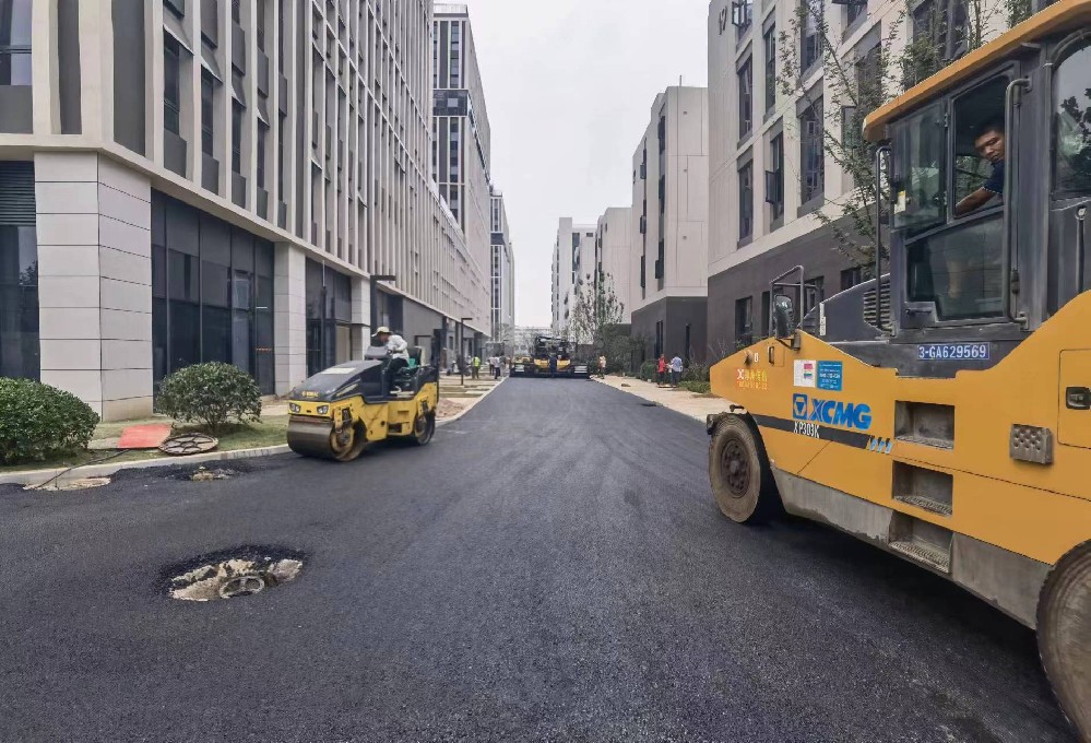 新乡公路沥青路面双层摊铺施工工艺