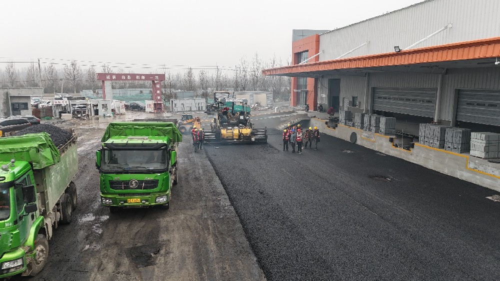 新乡市政道路混凝土路面摊铺机应用注意事项
