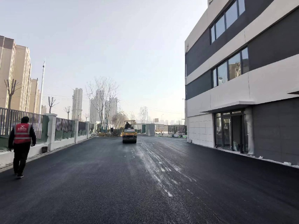 新乡沥青路面与水泥路面比较