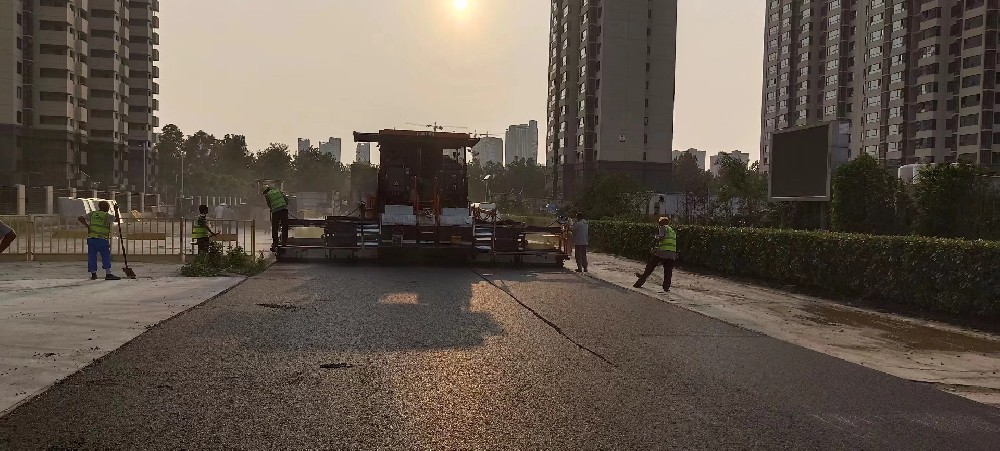 新乡SBS改性沥青混凝土的摊铺