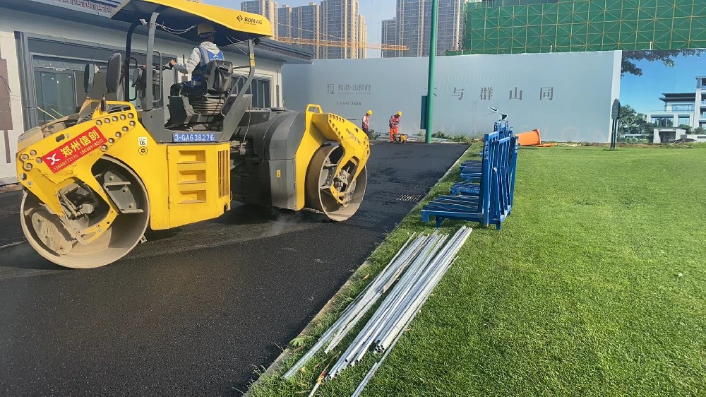 新密沥青路面