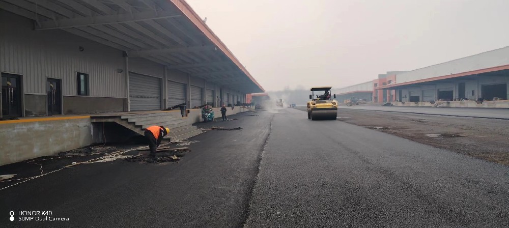 郑州巩义沥青路面就地冷再生施工的优势——郑州巩义沥青路面摊铺