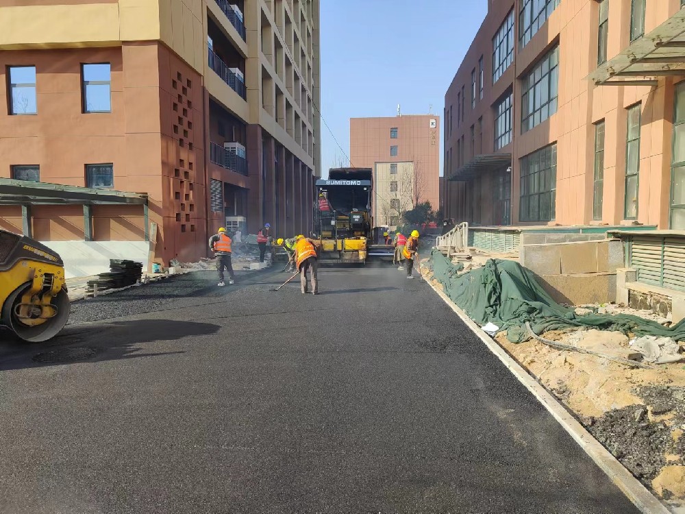 郑州新密沥青路面纵接缝的处理——郑州新密沥青路面施工