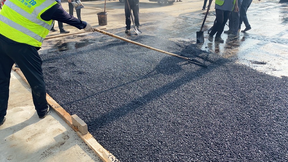 郑州新乡航空港区客运北站沥青路面施工安全会议