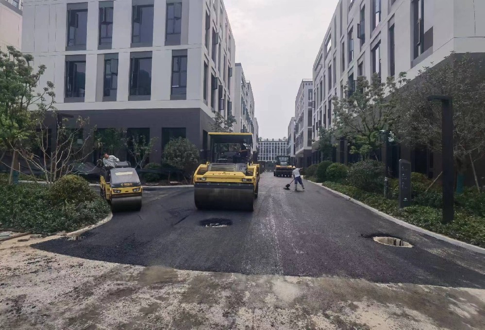 郑州沥青路面摊铺施工设备