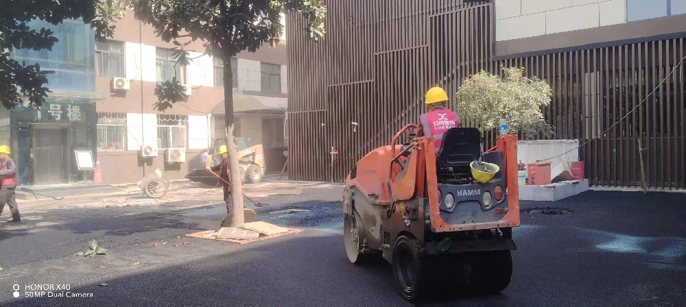 新乡沥青路面施工拌和与运输