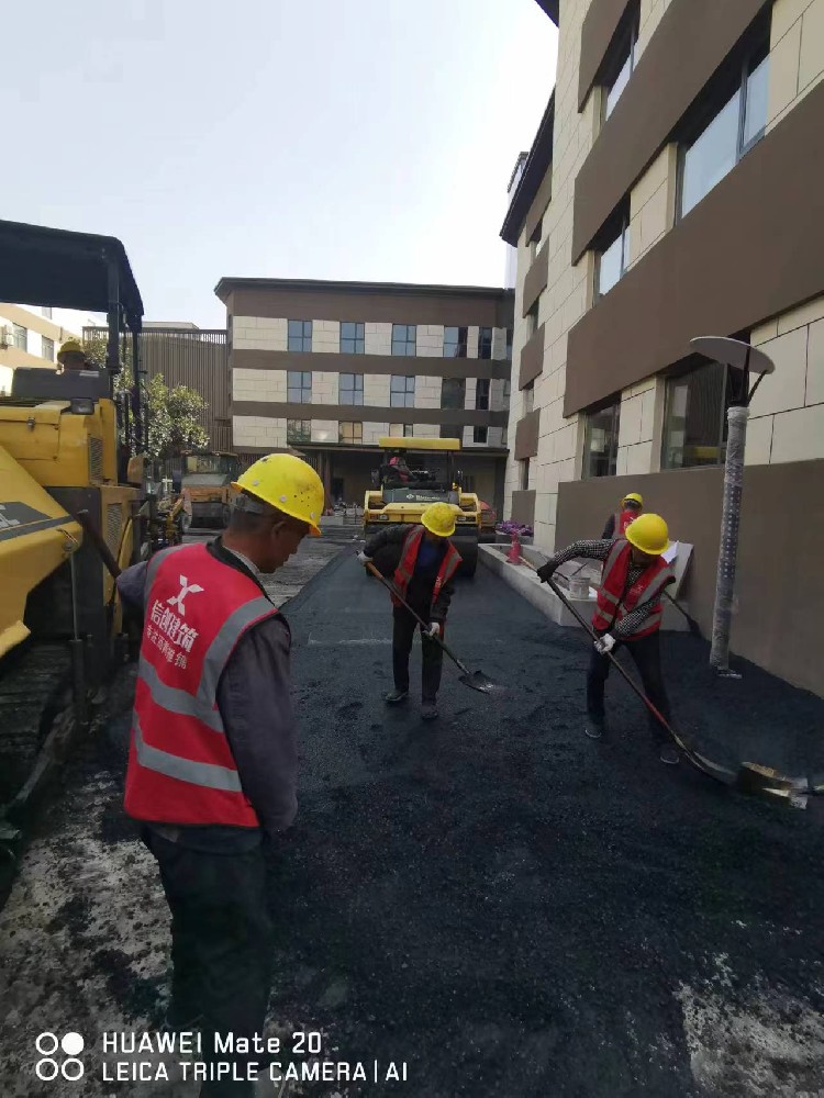 新乡改性沥青路面的优点