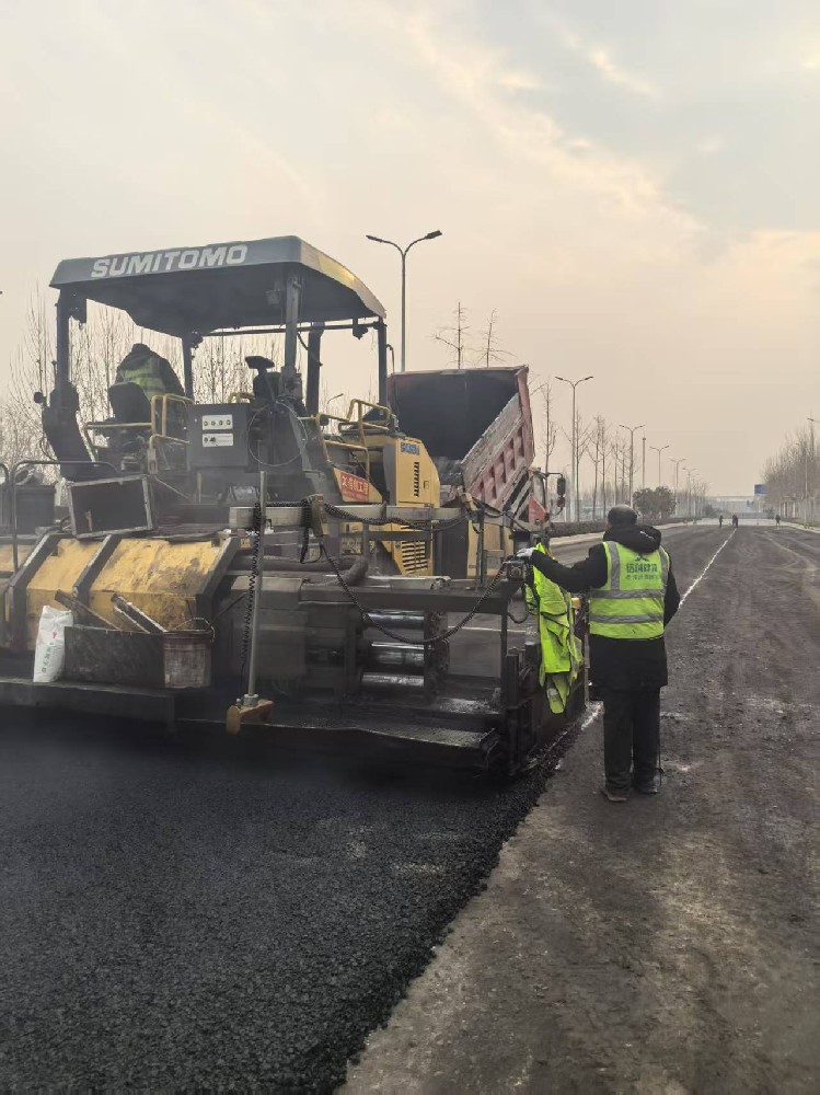 郑州新乡沥青路面施工厂家用执着书写的道路诗篇