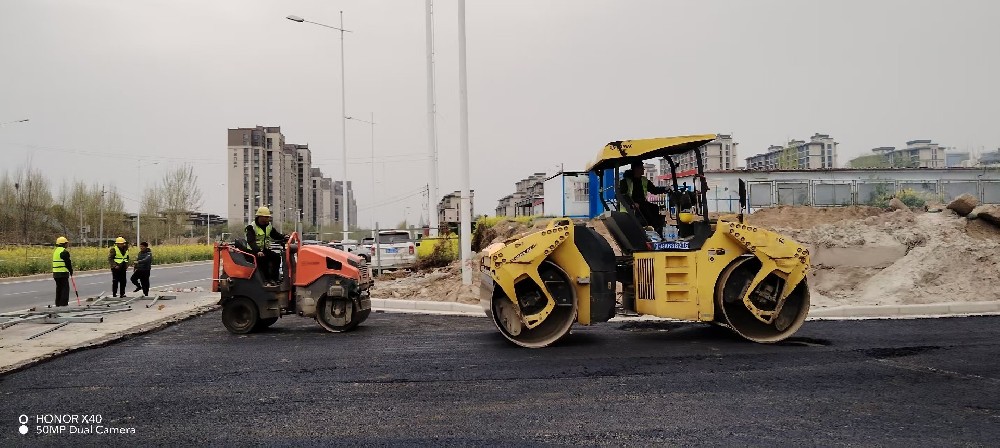 创新沥青路面施工，引领道路建设新潮流