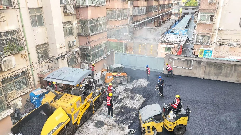 郑州新乡沥青路面施工厂家夜晚的奋战:点亮城市的“夜行者”