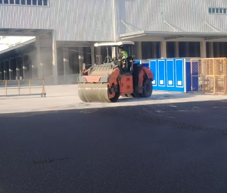 全套先进设备加持，实力铺就品质路面