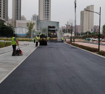 小区老旧路面焕新施工,无痕翻新美化,提升小区居住品质
